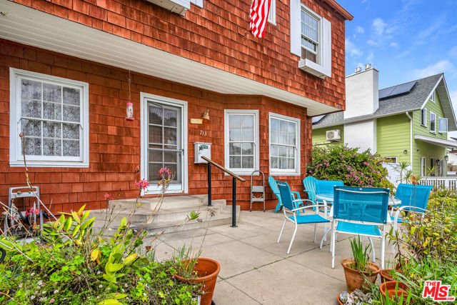713 Broadway, Redondo Beach, California 90277, 3 Bedrooms Bedrooms, ,2 BathroomsBathrooms,Residential,Sold,Broadway,25617063