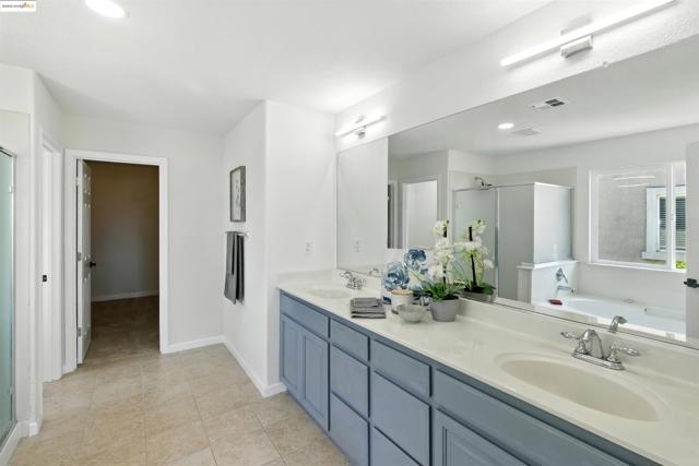 78 Vella Circle, Oakley CA: https://media.crmls.org/mediaz/9a726067-b28f-4be0-b967-6364005d2a72.jpg