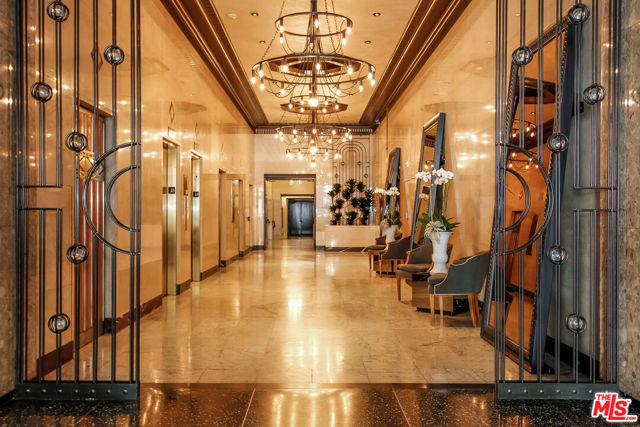 460 S Spring Street, Los Angeles CA: https://media.crmls.org/mediaz/9a726919-df20-496a-bcbf-08fac84b0f46.jpg