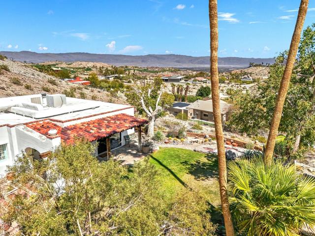 48600 Coyote Road, Palm Desert CA: https://media.crmls.org/mediaz/9a728e27-f21f-46d7-b2f0-d5ab895fb069.jpg