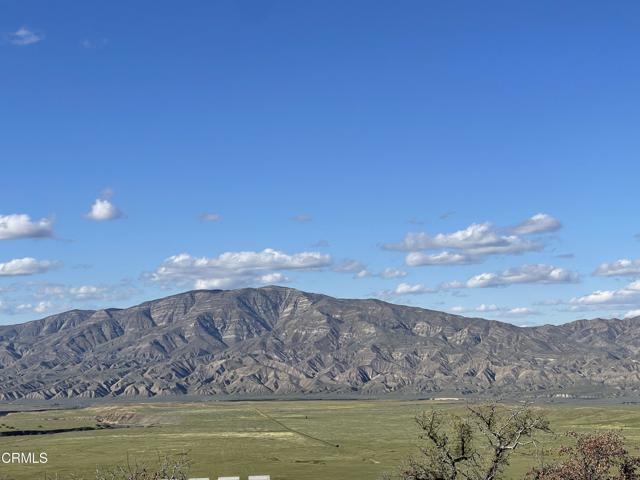 2170 Aliso Park Road, Cuyama CA: https://media.crmls.org/mediaz/9a72daa6-95b5-466e-b861-7902ea9d2d2e.jpg