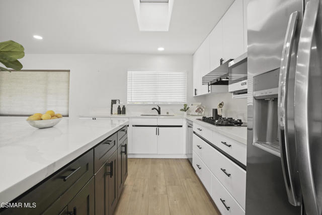 174 Wendy Drive, Thousand Oaks CA: https://media.crmls.org/mediaz/9a72fd78-6497-46c5-a2cc-51f52014b0a7.jpg