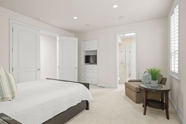 1135 Capri Way, Oxnard CA: https://media.crmls.org/mediaz/9a73dd42-1385-4c07-b7ee-ce8f583347fd.jpg