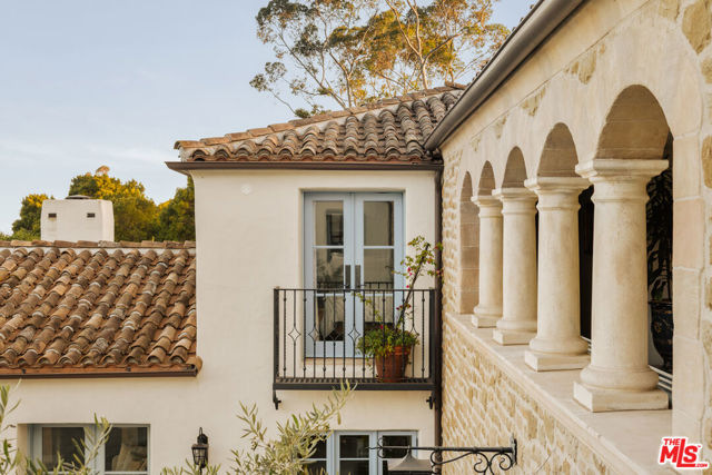 848 Picacho Lane, Santa Barbara CA: https://media.crmls.org/mediaz/9a73ebfd-2564-4de4-84b3-14067441c609.jpg