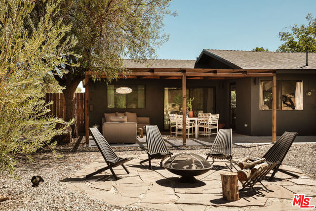 11051 Pinon Avenue, Morongo Valley CA: https://media.crmls.org/mediaz/9a74987b-d35c-461d-a08c-ca236b86805c.jpg