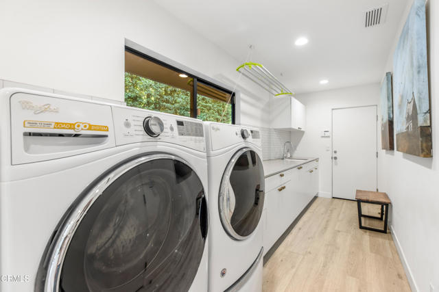 1240 Chateau Road, Pasadena CA: https://media.crmls.org/mediaz/9a7599c0-e1e7-4359-b920-86fa1285fa4d.jpg