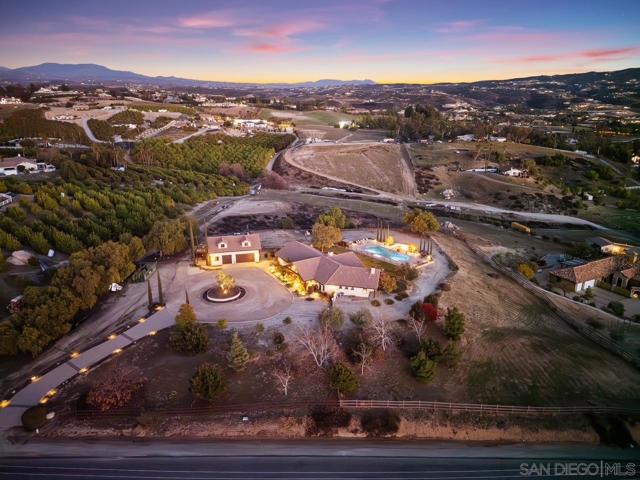 38408 Mesa Rd, Temecula CA: https://media.crmls.org/mediaz/9a75d656-4758-422a-820f-bc65ce651b3e.jpg