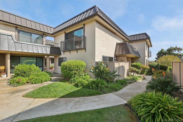 872 S Sierra Ave, Solana Beach CA: https://media.crmls.org/mediaz/9a7601cd-4dff-4f32-aed6-d04b3dc60f70.jpg