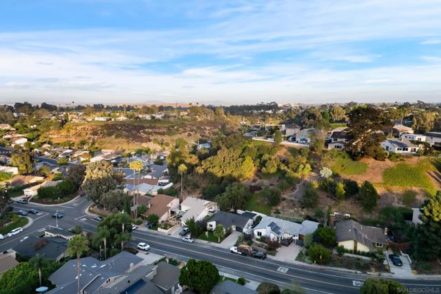 6737 Lipmann St, San Diego CA: https://media.crmls.org/mediaz/9a760455-e835-43b2-bd59-212e8ca3b899.jpg