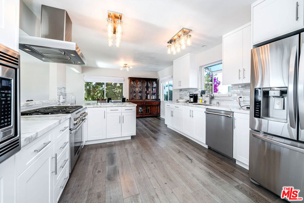 3909 Glenridge DriveSherman Oaks image #14