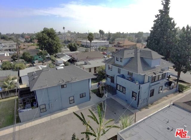 915 E 50th Street, Los Angeles CA: https://media.crmls.org/mediaz/9a78079d-b918-499d-b87c-6eb6233740bc.jpg