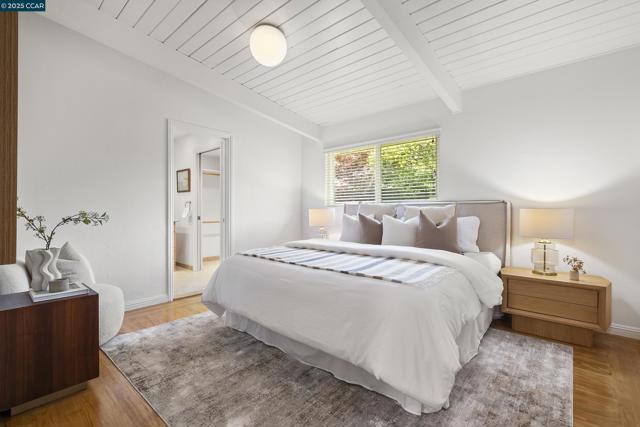 18977 Thornbury ave, Castro Valley CA: https://media.crmls.org/mediaz/9a780b9e-f375-43a5-8174-8e890e5944d8.jpg