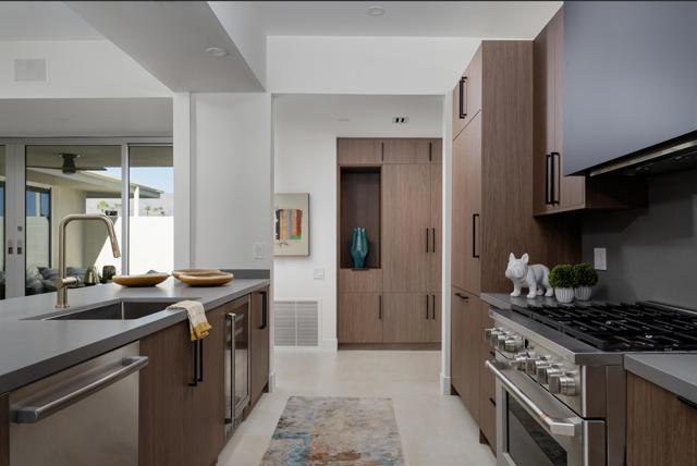 139 Desert Lakes Drive, Palm Springs CA: https://media.crmls.org/mediaz/9a79634e-6fbc-4999-95f6-0ceccdce50c6.jpg