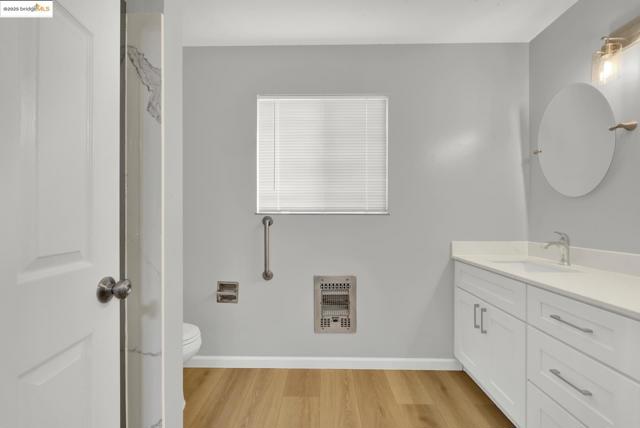 2524 Parker Ave, Oakland CA: https://media.crmls.org/mediaz/9a7993d2-23f7-4510-9cd9-aa1bb409d62d.jpg