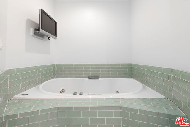 10580 Wilshire Boulevard, Los Angeles CA: https://media.crmls.org/mediaz/9a7a6975-e840-4f9e-96da-c21ca81ceba8.jpg