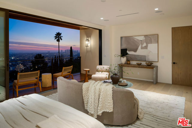 1525 Marlay Drive, Los Angeles CA: https://media.crmls.org/mediaz/9a7ab5ff-86c6-4c55-b094-4a025a14ff3a.jpg