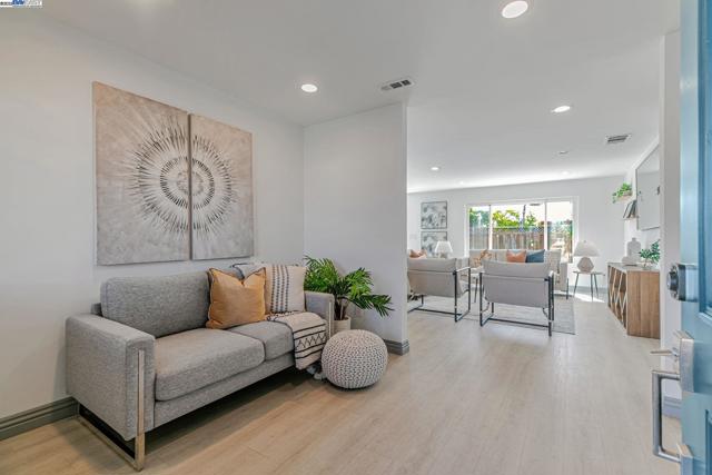 5324 Selma Ave, Fremont CA: https://media.crmls.org/mediaz/9a7abf3d-baf2-4cf9-9d22-854a1365244c.jpg