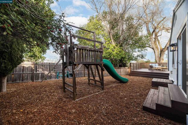 2080 Essenay Ave, Walnut Creek CA: https://media.crmls.org/mediaz/9a7b3064-3dcc-4732-96b7-c9eeee0dc09b.jpg