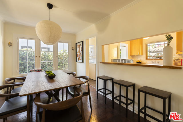 3010 11th Avenue, Los Angeles CA: https://media.crmls.org/mediaz/9a7b344d-6020-467a-b7f6-76de4188b862.jpg