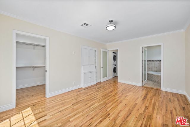 2376 Dewey Street, Santa Monica CA: https://media.crmls.org/mediaz/9a7c9471-b70e-4900-8c6a-e98cdb34c22b.jpg