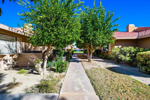 36 Maximo Way, Palm Desert CA: https://media.crmls.org/mediaz/9a7cb02a-4fbe-4088-bafe-80c17076313c.jpg