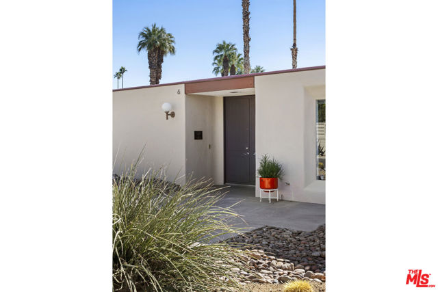 6 Cody Court, Rancho Mirage CA: https://media.crmls.org/mediaz/9a7cc278-5ab3-45df-9b03-3a81372e765a.jpg