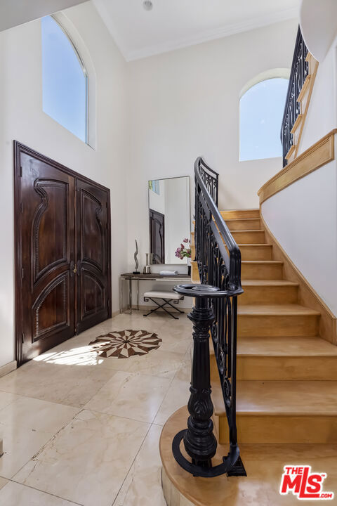 1471 S Crest Drive, Los Angeles CA: https://media.crmls.org/mediaz/9a7d2798-496a-4090-b777-cd8067aa1eae.jpg