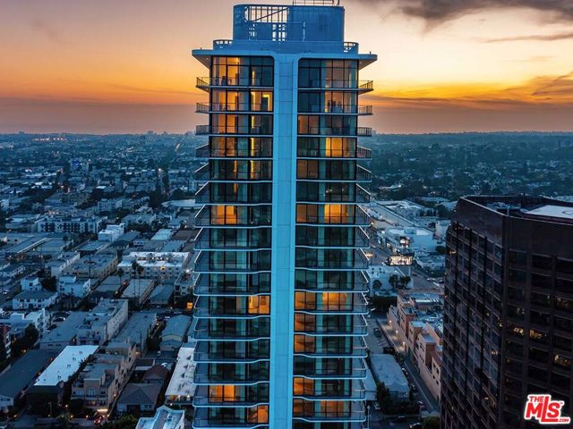 11750 Wilshire Blvd #3302, Los Angeles, CA 90025