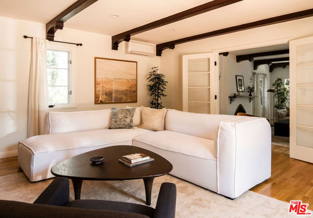 2248 Kenilworth Avenue, Los Angeles CA: https://media.crmls.org/mediaz/9a7e471b-1d4e-40ac-9b9f-0d1a041303fb.jpg