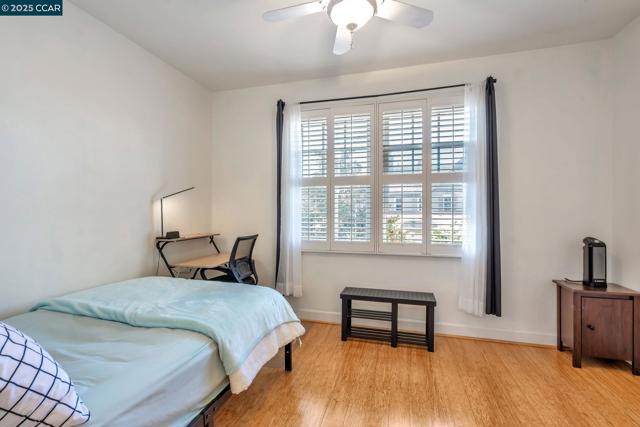 2036 Serra Ln, Hercules CA: https://media.crmls.org/mediaz/9a7e8f22-7bcf-46f8-bb7f-4b7bea9c852a.jpg