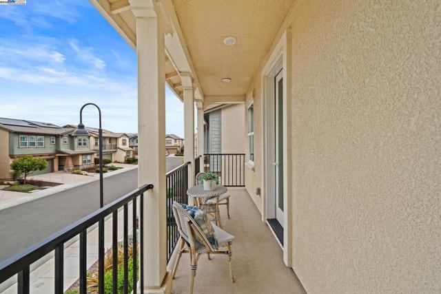 318 Paradiso Ct, San Ramon CA: https://media.crmls.org/mediaz/9a7ee5c7-f181-4671-b0c1-4a06526e5451.jpg