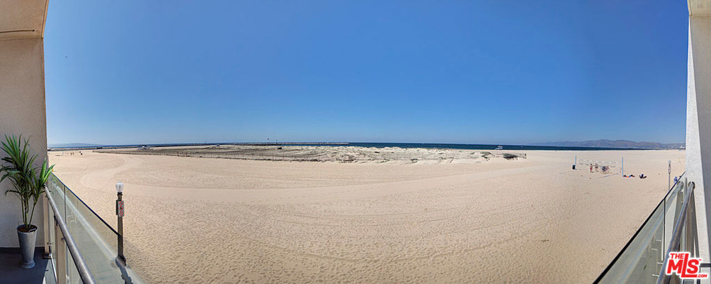 https://media.crmls.org/mediaz/9a7f09d3-afa1-4c7d-a27b-70982dfaadca.jpg?preset=X-Large