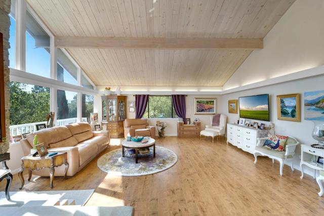 6 Stratford Place, Monterey CA: https://media.crmls.org/mediaz/9a7fac05-af07-4e01-b53f-f9f988f795b0.jpg