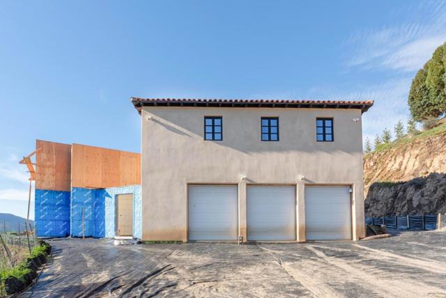 304 Country Club, Carmel Valley CA: https://media.crmls.org/mediaz/9a7fc451-4615-4dc1-a38e-d7c78f12abc1.jpg