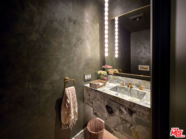 2288 Coldwater Canyon Drive, Beverly Hills CA: https://media.crmls.org/mediaz/9a808ba8-35d5-477c-baaf-bbd374a1a4c5.jpg