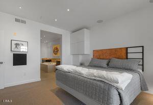 1572 Seabridge Lane, Oxnard CA: https://media.crmls.org/mediaz/9a812ed2-787b-4d6c-9ee4-147b3a7eabee.jpg