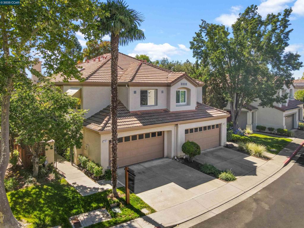 1054 Vista Pointe Cir