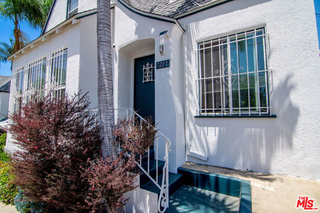 500 N Alta Vista Boulevard, Los Angeles CA: https://media.crmls.org/mediaz/9a824691-d25d-4678-bfd5-2e9942f9e0c5.jpg
