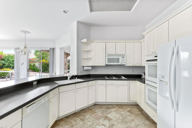 78368 Sunrise Canyon Avenue, Palm Desert CA: https://media.crmls.org/mediaz/9a82a09c-ed05-4c54-9f47-05c25094f555.jpg