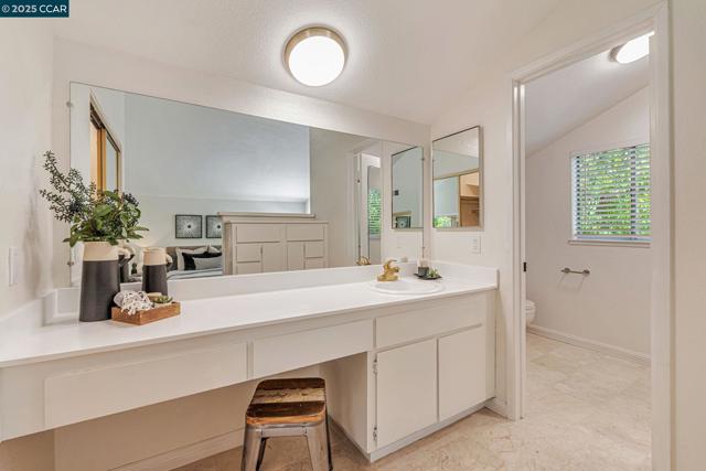 1372 Bent Tree Ln, Concord CA: https://media.crmls.org/mediaz/9a82ae85-b75e-4046-8d3b-4756648ed1c7.jpg