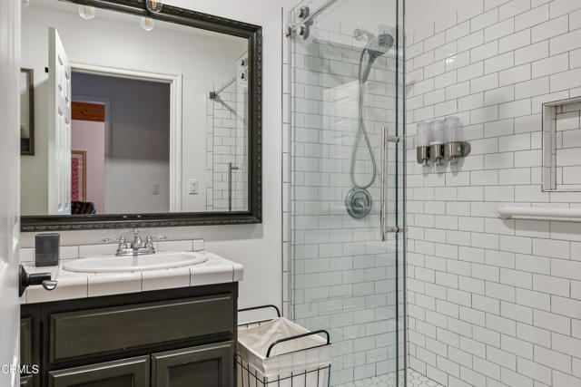 5321 Alta Canyada Road, La Canada Flintridge CA: https://media.crmls.org/mediaz/9a82e04c-6b12-4763-9ac6-a98a17a1e5a7.jpg