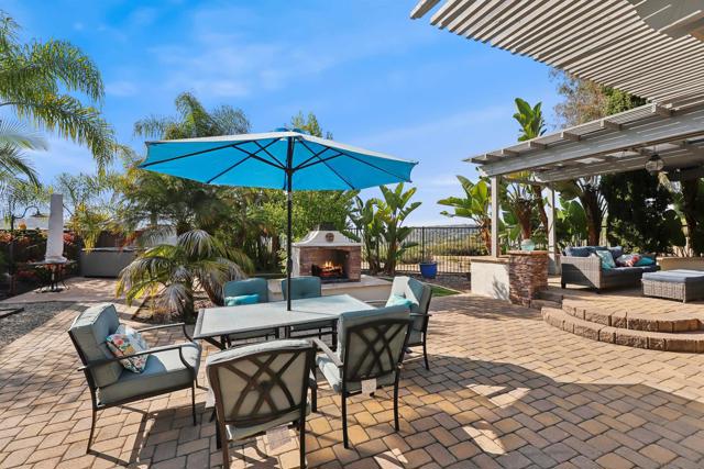 6911 Goldstone Rd, Carlsbad CA: https://media.crmls.org/mediaz/9a833085-9a29-4cfb-b7e6-9b2081e5792d.jpg