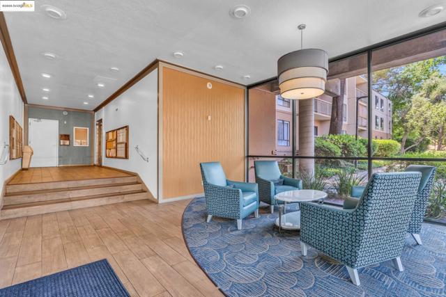 470 N N Civic Drive, Walnut Creek CA: https://media.crmls.org/mediaz/9a83988e-126b-4680-9759-6a56f445c770.jpg