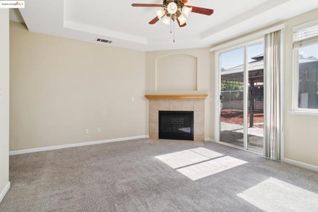 1838 Buck Mountain Ct, Antioch CA: https://media.crmls.org/mediaz/9a83a201-8747-45e7-84d3-9114ca6af978.jpg