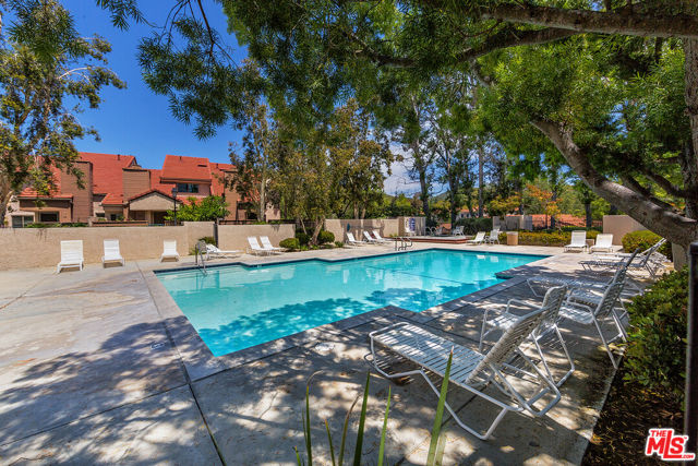 1017 Via Colinas, Thousand Oaks CA: https://media.crmls.org/mediaz/9a83c96f-b32d-4641-b193-234effe47a52.jpg