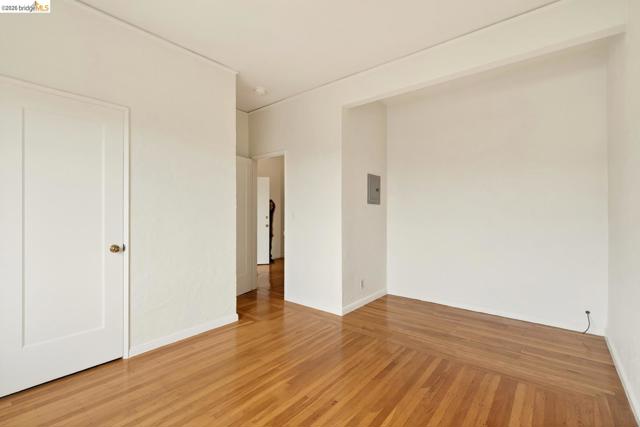 Image 12 of 41 For 848 Stannage Ave 11