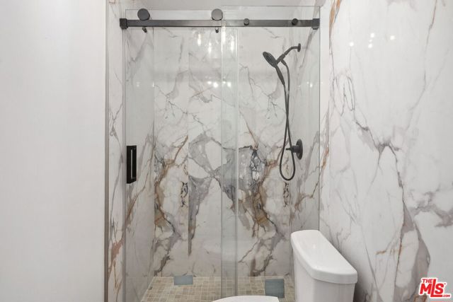 234 S Tower Drive, Beverly Hills CA: https://media.crmls.org/mediaz/9a85075a-54eb-4d6e-94d1-0caf2c46c2bd.jpg