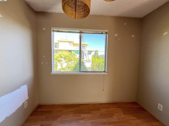 3751 Harrison St, Oakland CA: https://media.crmls.org/mediaz/9a85177f-42f9-4dae-9f9d-08346b67af3e.jpg