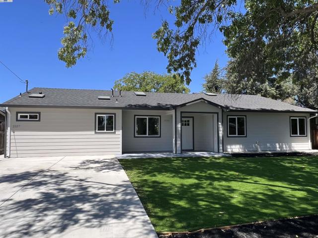 2559 Lynn Ave, Concord CA: https://media.crmls.org/mediaz/9a855aee-fb3d-478f-a846-b03f3ad6854e.jpg