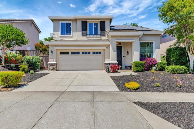 975 Oak Brook Way, Gilroy CA: https://media.crmls.org/mediaz/9a85dea8-87ea-466f-b46c-6a3ef07aee2f.jpg